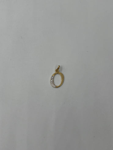 Dije Letra O Circon Blanco Oro amarillo 18k 0,74 Gr / 10,10 mm / 1,5 Cm