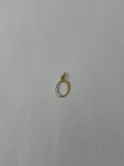 Dije Letra O Circon Blanco Oro amarillo 18k 0,74 Gr / 10,10 mm / 1,5 Cm