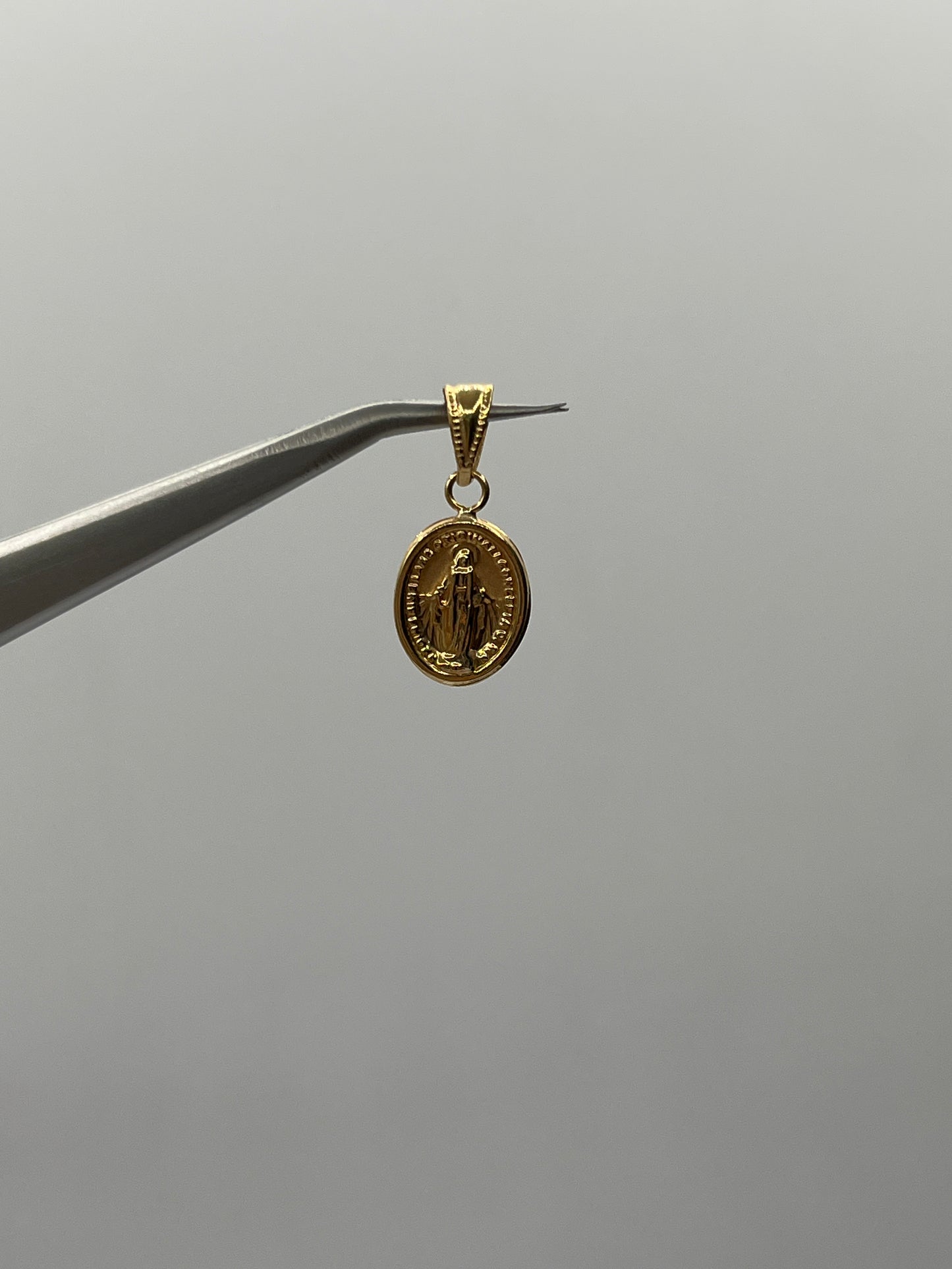 Dije Virgen Milagrosa Oro amarillo 18k 0,72 Gr / 9 mm / 1,5 Cm
