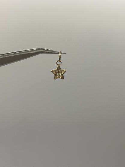 Dije Estrella Diamantada Oro amarillo 18k 0,28 Gr / 7,6 mm / 0,7 Cm