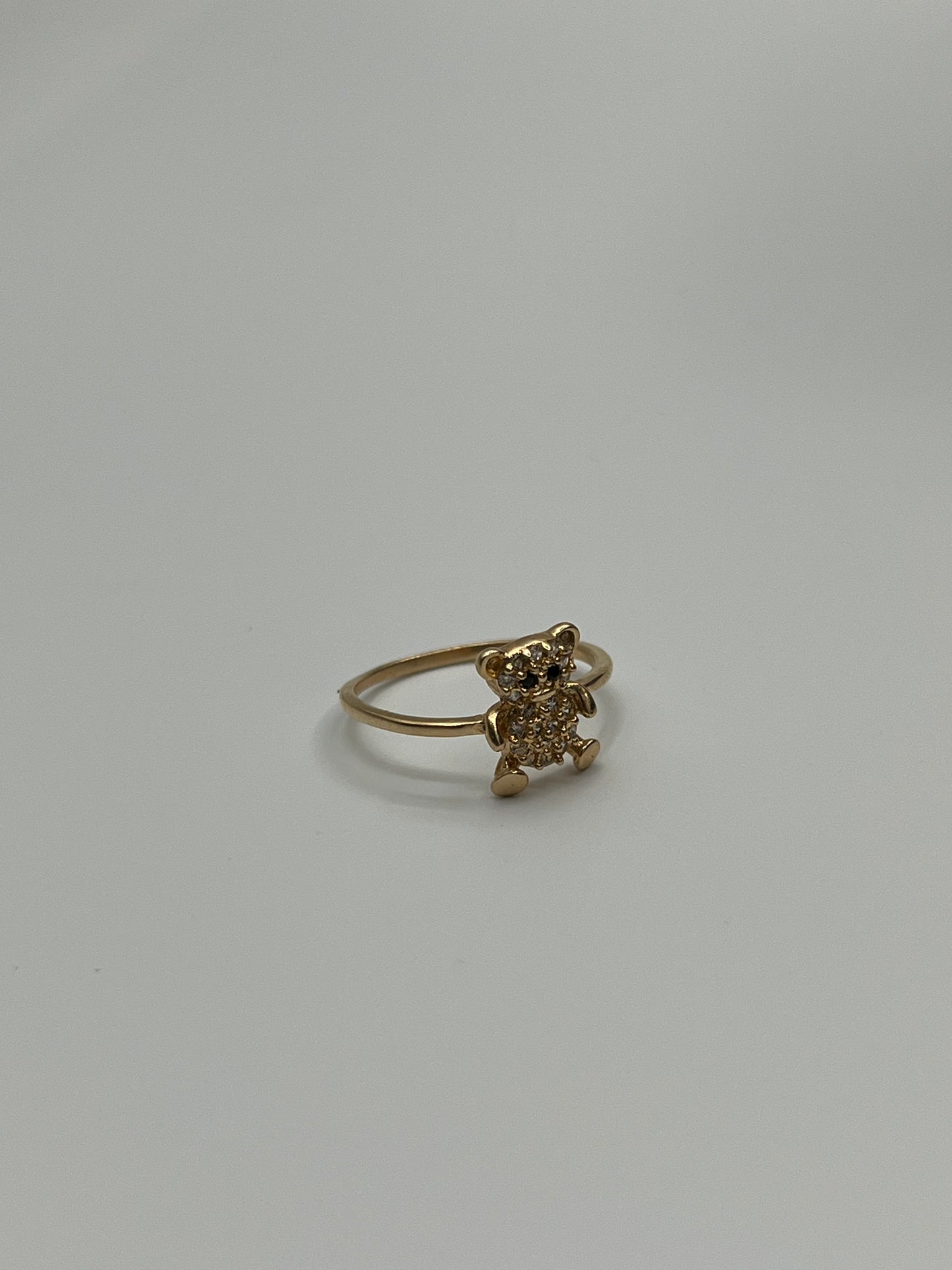 Anillo oso circon blanco y negro Oro amarillo 18k / Talla 5 1/4 / 1,76 Gr / 9,75 mm