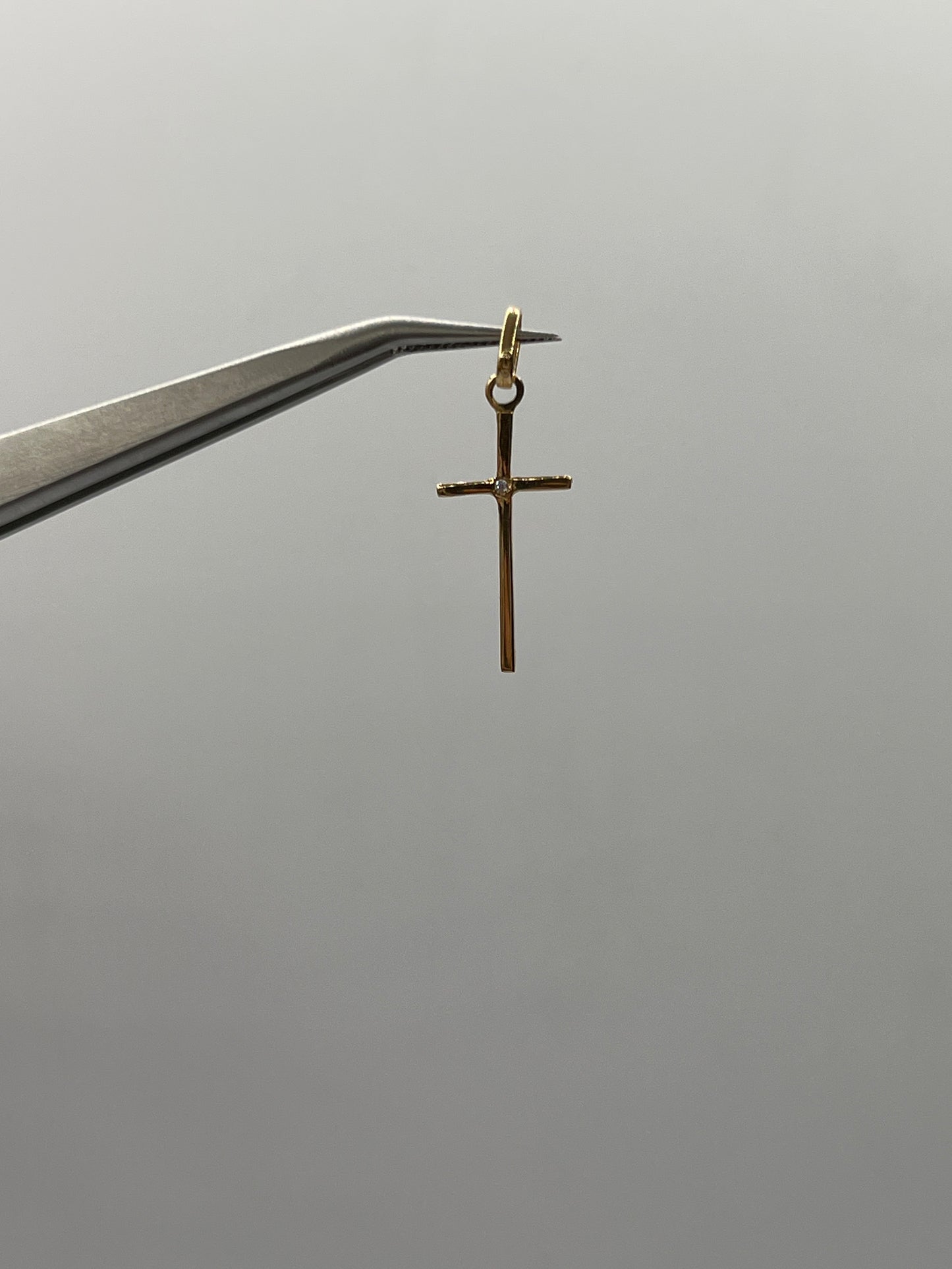 Dije cruz lisa circon blanco Oro amarillo 18k 0,58 Gr / 10 mm / 2,30 Cm