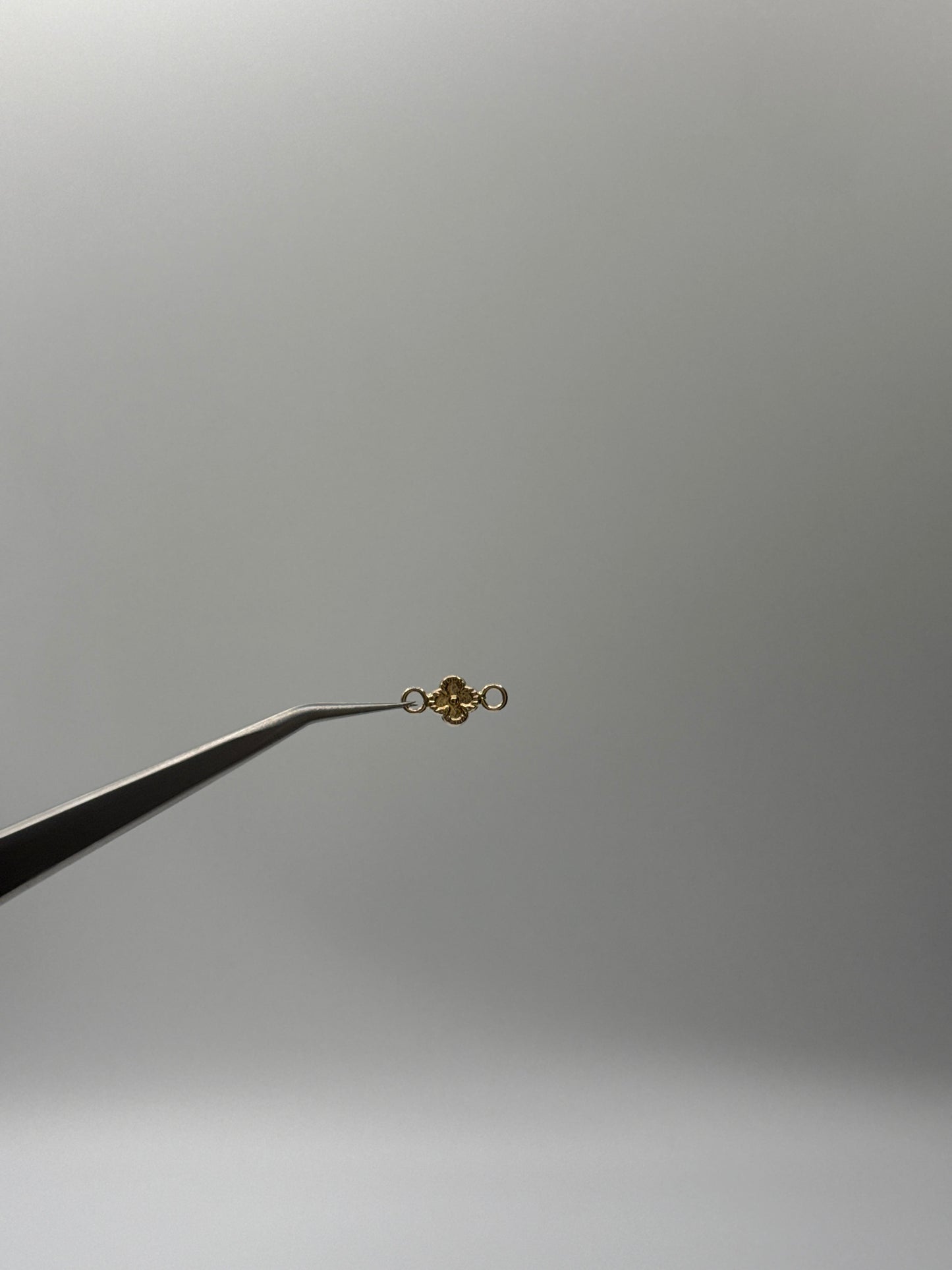 Herraje Flor Oro amarillo 18k 0,25 Gr / 0,6 Cm