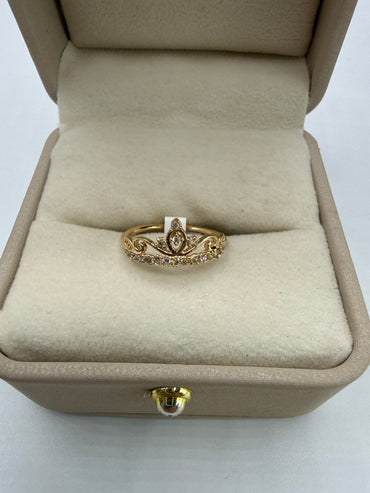 Anillo 15s Corona Circon Blanco Oro amarillo 18k / Talla 5 1/2 / 1,53 Gr / 7,70 mm