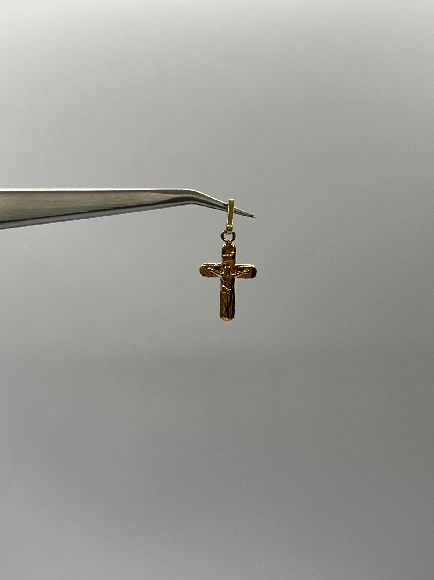 Dije Cruz Cristo Oro amarillo 18k 0,46 Gr / 11,26 mm / 1,9 Cm