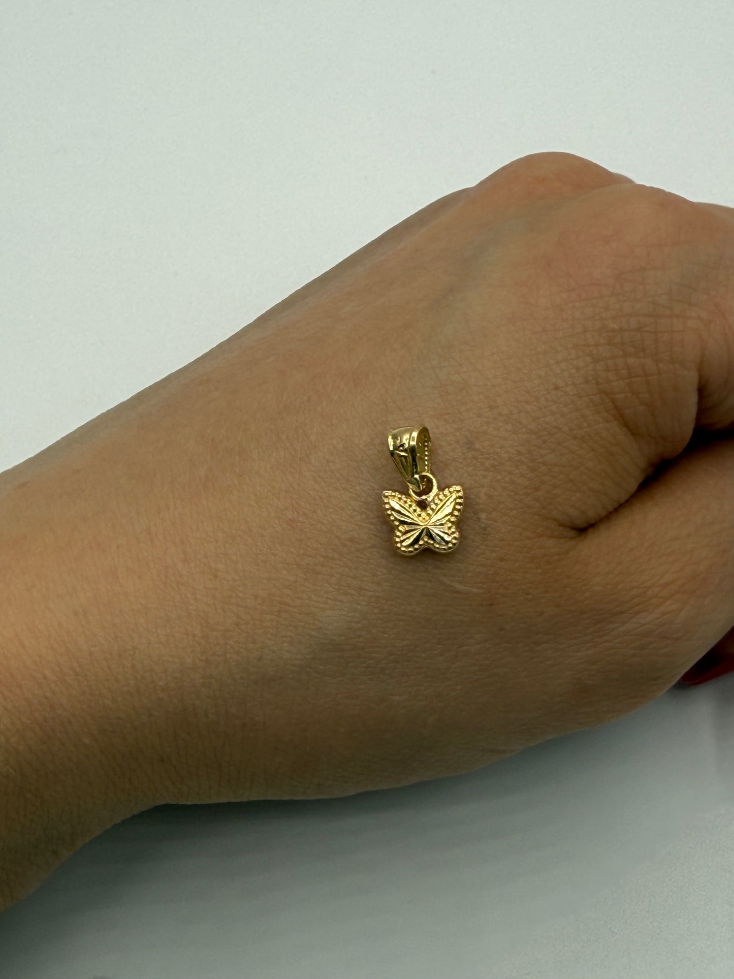 Dije Mariposa Oro amarillo 18k 0,40 Gr / 7,60 mm / 0,9 Cm