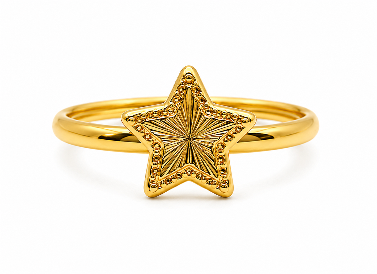 Anillo Estrella Diamantada Oro amarillo 18k / Talla 8 1/2 / 1,19 Gr / 8 mm